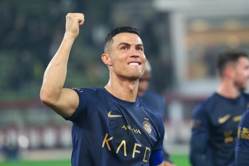 Cristiano Ronaldo chuyển nhượng kỷ lục 210,1 triệu bảng